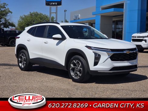Used 2024 Chevrolet Trax LT image 2