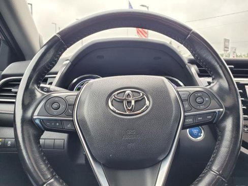 Used 2019 Toyota Camry XLE image 11