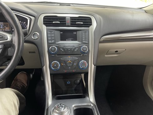 Used 2018 Ford Fusion SE image 22