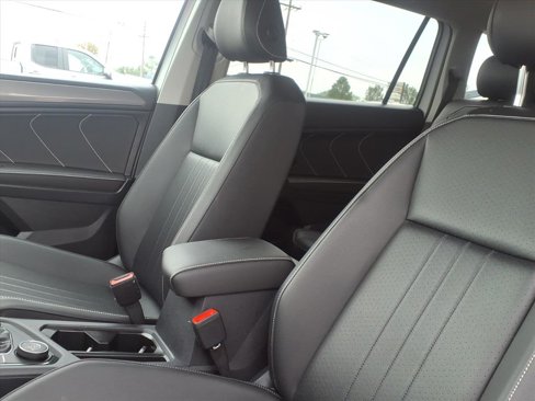 Certified 2022 Volkswagen Tiguan SE image 11