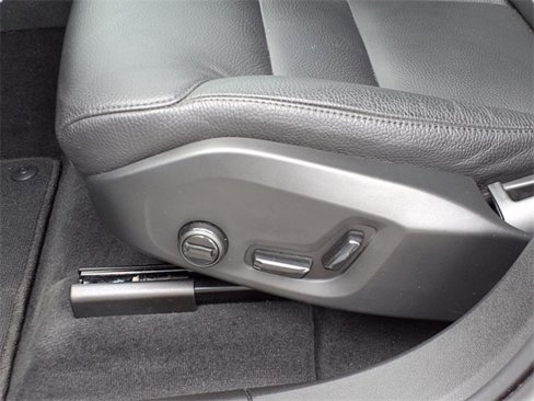Used 2023 Volvo XC60 B5 Plus image 21