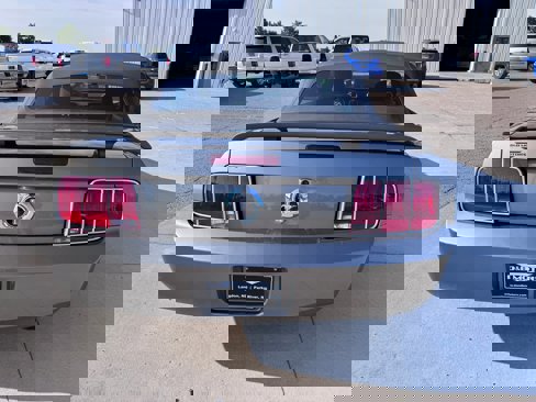 Used 2005 Ford Mustang Deluxe image 8
