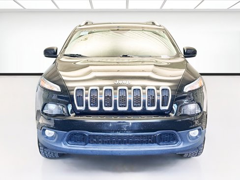 Used 2018 Jeep Cherokee Latitude Plus image 2