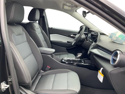 New 2026 Chevrolet Trax LT w/ Driver Confidence Package image 24