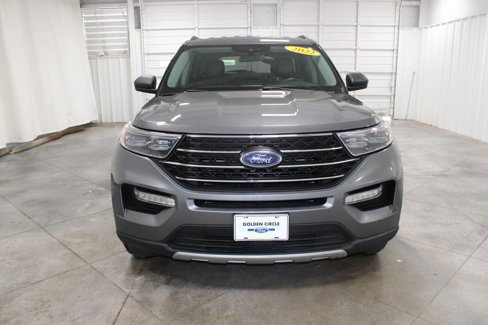 Used 2022 Ford Explorer XLT w/ Equipment Group 202A image 3