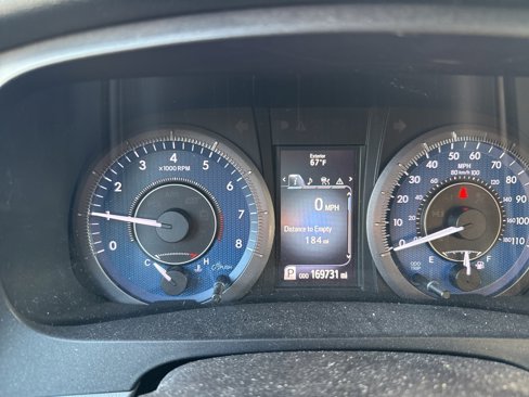 Used 2019 Toyota Sienna XLE image 2