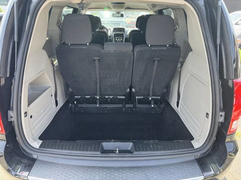 Used 2019 Dodge Grand Caravan SE w/ UConnect Hands-Free Group image 13