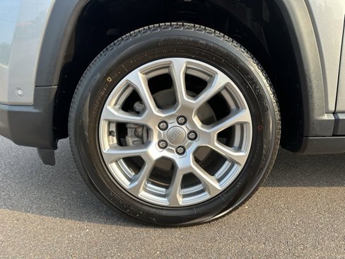 Certified 2022 Jeep Compass Latitude image 9