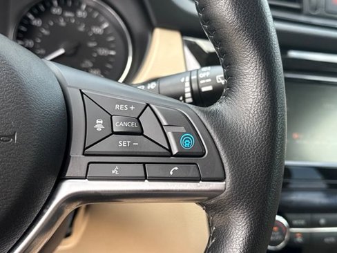 Used 2020 Nissan Rogue SV w/ Premium Package image 35