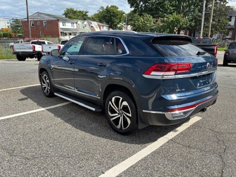 Used 2021 Volkswagen Atlas Cross Sport SEL Premium image 4