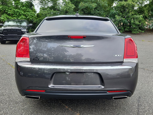 Used 2019 Chrysler 300 Limited image 4