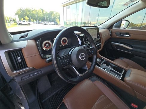 Used 2022 Nissan Pathfinder Platinum w/ Cargo Package image 12