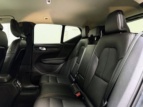 Used 2021 Volvo XC40 T5 Momentum image 44