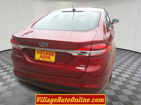 Used 2017 Ford Fusion SE w/ Fusion SE Technology Package image 15