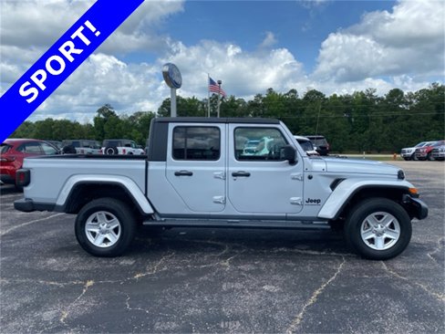 Used 2023 Jeep Gladiator Sport image 15