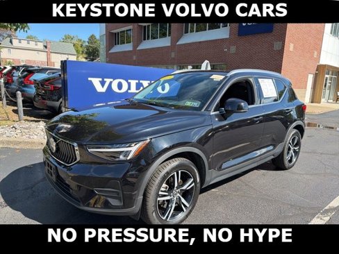 Certified 2025 Volvo XC40 B5 Core image 1