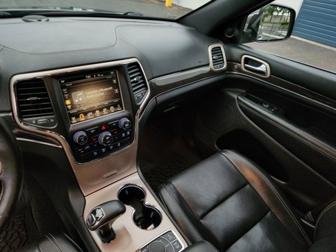Used 2015 Jeep Grand Cherokee Overland w/ Advanced Technology Group image 12