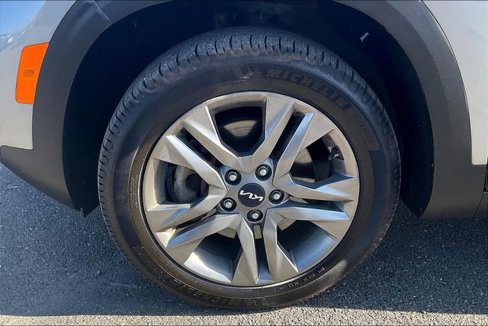 Used 2023 Kia Seltos LX image 7