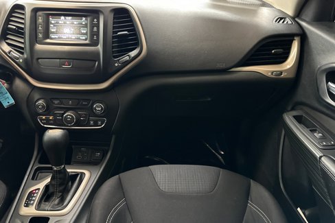 Used 2015 Jeep Cherokee Latitude image 28