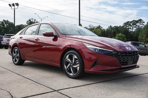 Used 2023 Hyundai Elantra SEL w/ Convenience Package image 2
