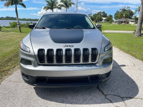 Used 2014 Jeep Cherokee Sport image 2