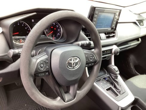 Used 2020 Toyota RAV4 LE image 14