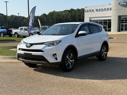 Used 2018 Toyota RAV4 XLE image 1