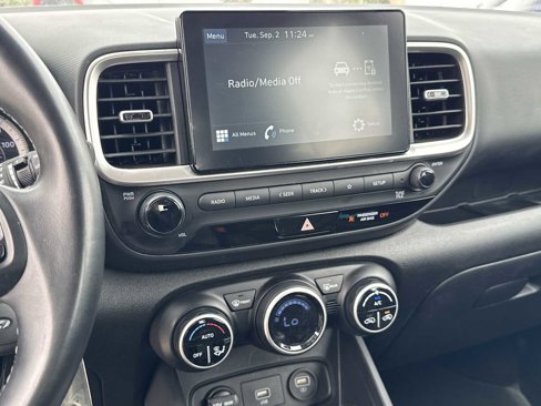 Certified 2021 Hyundai Venue SEL image 20