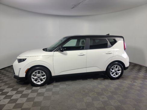 Certified 2023 Kia Soul S image 11