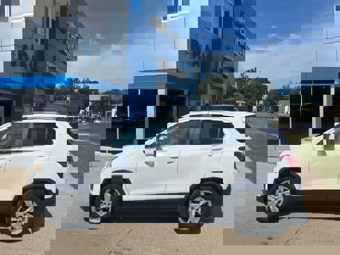 Used 2016 Chevrolet Trax LT w/ LT Convenience Package image 1