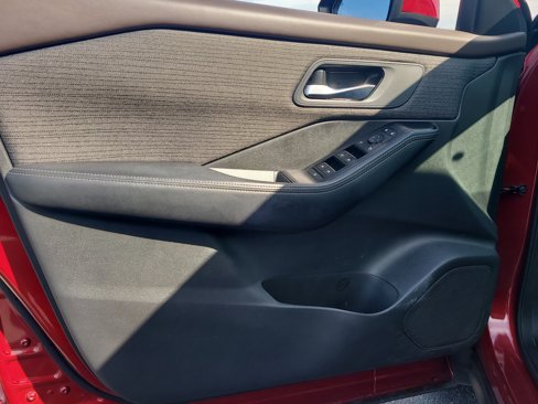 Used 2022 Nissan Rogue SV image 16