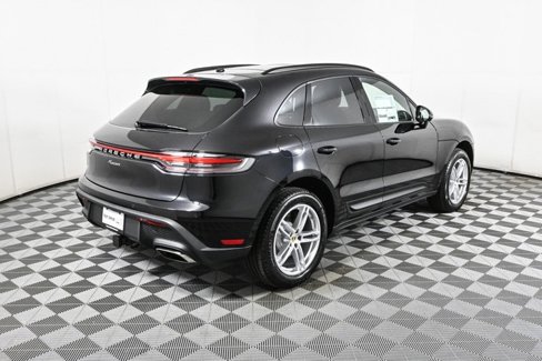 Certified 2025 Porsche Macan image 30