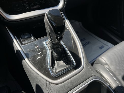 Used 2020 Subaru Outback Limited image 19