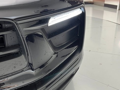 Certified 2024 Porsche Macan image 49