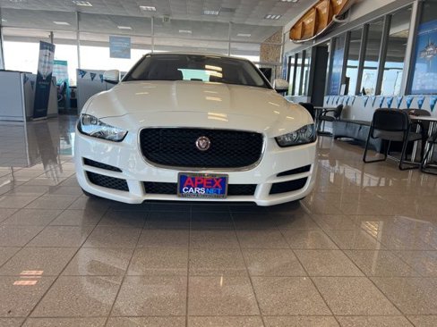 Used 2017 Jaguar XE Premium image 17