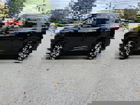 Used 2023 Nissan Rogue SV image 1