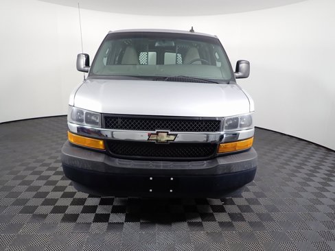 Used 2018 Chevrolet Express 2500 image 3