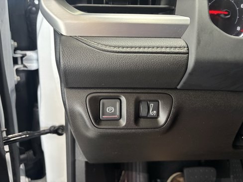 Used 2023 GMC Acadia SLE image 17