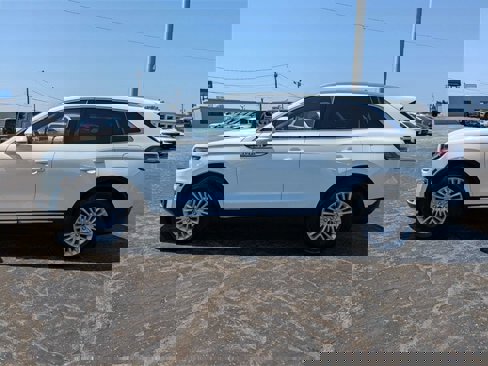 Used 2020 Lincoln Nautilus FWD image 7