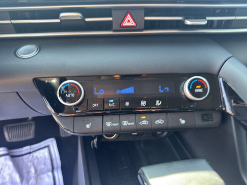 Used 2022 Hyundai Elantra SEL w/ Convenience Package image 13