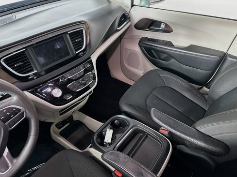 Certified 2018 Chrysler Pacifica Touring Plus w/ Tire & Wheel Group image 31