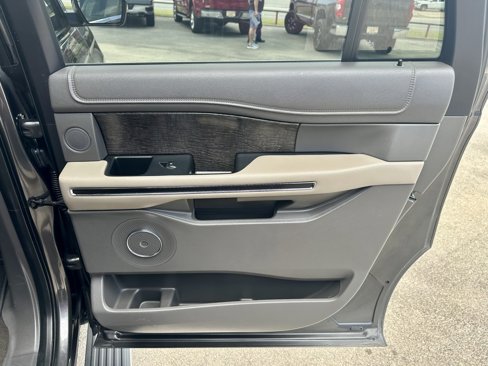 Used 2019 Ford Expedition Max Limited image 17