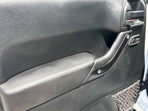 Used 2018 Jeep Wrangler Unlimited Sahara image 14