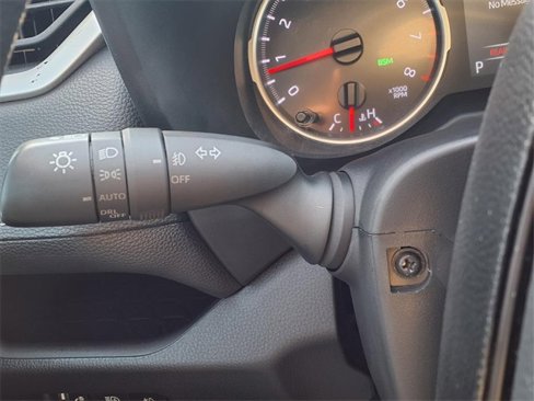Used 2021 Toyota RAV4 XLE image 12