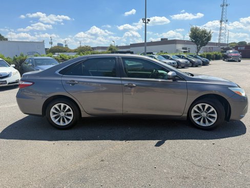 Used 2016 Toyota Camry LE image 6