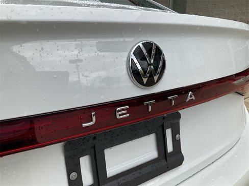Used 2025 Volkswagen Jetta Sport image 10