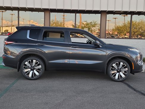 New 2025 Mitsubishi Outlander SE image 5