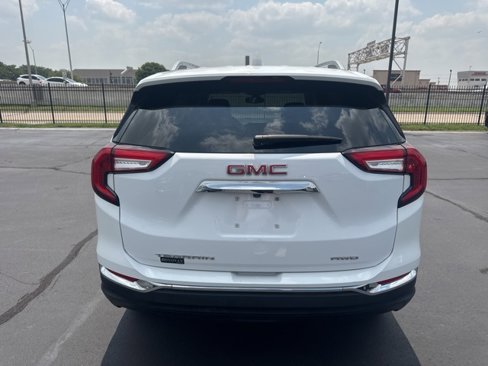 Used 2024 GMC Terrain SLT image 4