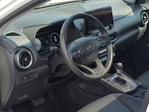 Used 2022 Hyundai Kona Limited image 2