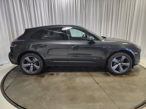 Used 2025 Porsche Macan image 8